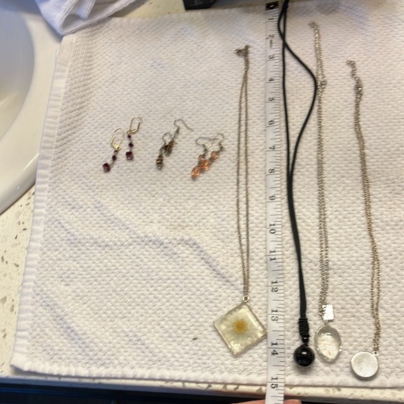 Jewelry bundle! Gently used and cleaned with Mr clean. - Picture 6 of 6